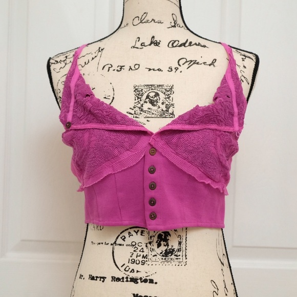 Free People Have My Heart Cami  🙌🏻✨⏰💭🤝⌛️ Eyelet Detail & sweet button detail - Picture 5 of 15